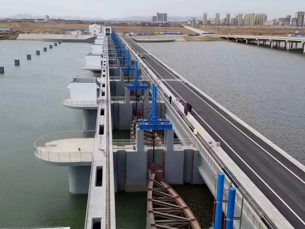 威海香水河擋潮閘，雙曲拱弧形結(jié)構(gòu)，獲發(fā)明專利